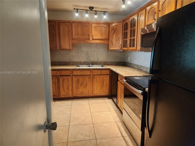 Building Photo - 14820 Naranja Lakes Blvd