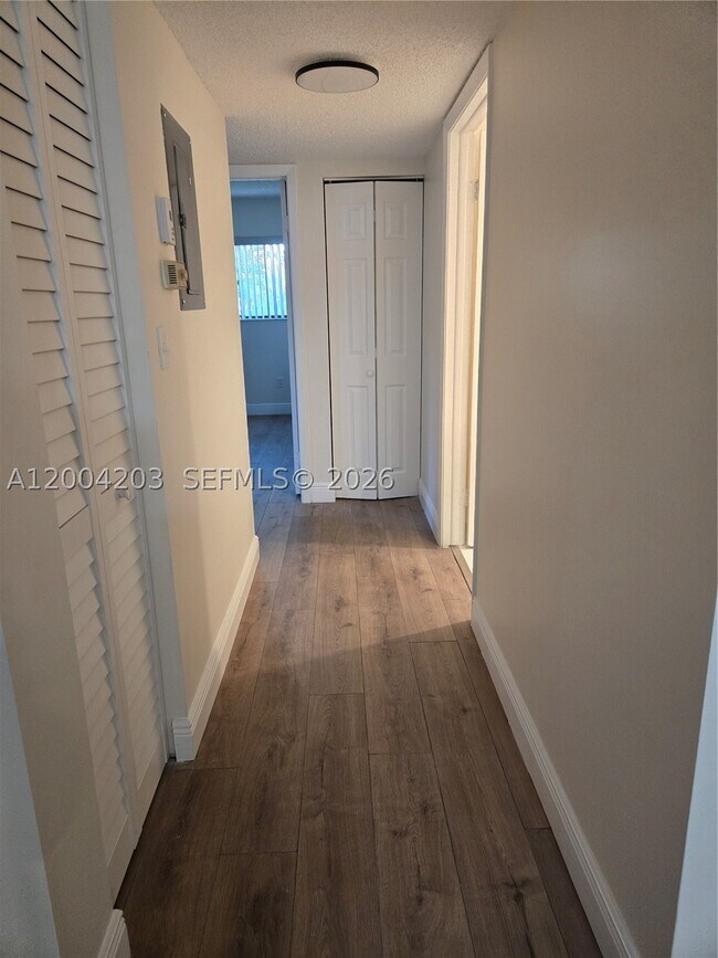 Building Photo - 9610 S Belfort Cir