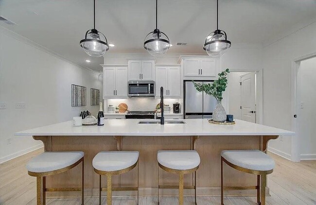 Foto del edificio - 121 Priestwood Ln