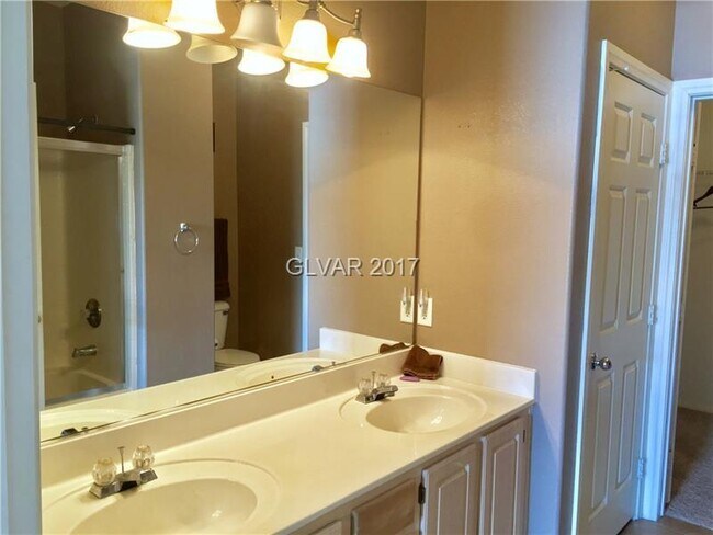 Building Photo - Stephanie St. 2725