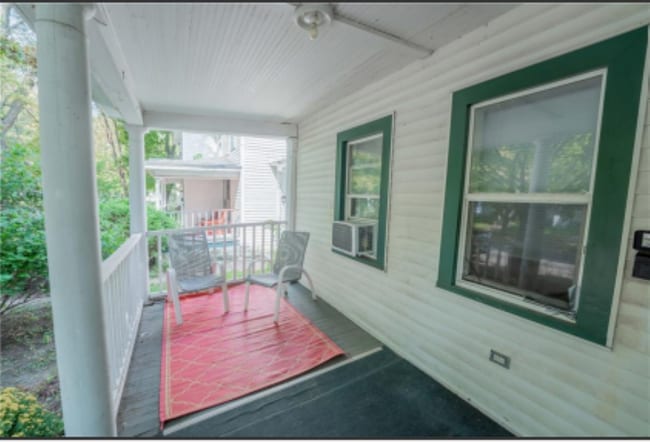 Front Porch - 1007 2nd Ave