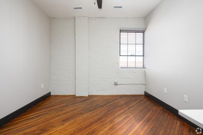 1BR, 1BA - 546SF - Living Room - The Railwalk Apartments