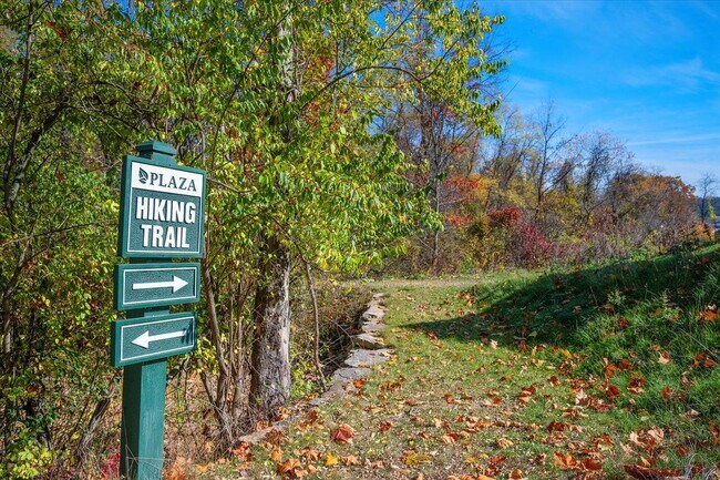 Foto del edificio - 400 Plaza Dr