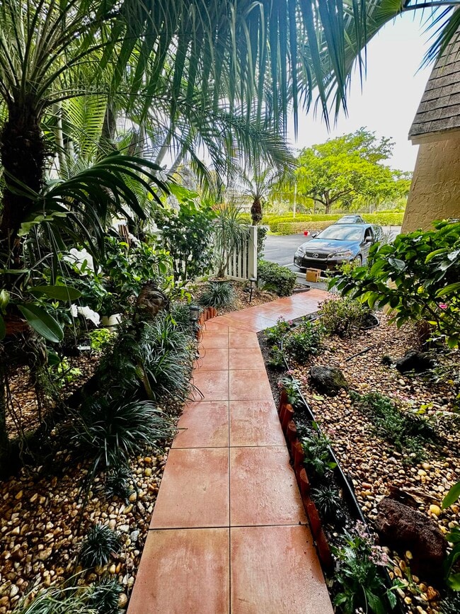 7006 Huntington Ln Unit 105, Delray Beach, FL 33446 Condo for Rent in Delray Beach, FL