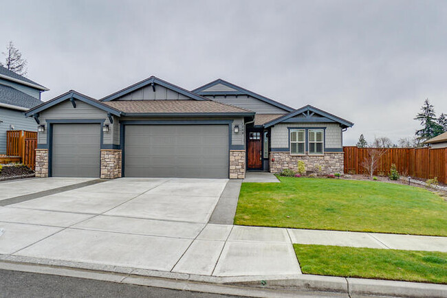 Building Photo - BEAUTIFUL ALMOST NEW DOUBLE MASTER SUITE HOME