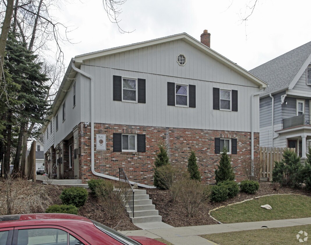 Primary Photo - 3220 N. Bartlett Ave.