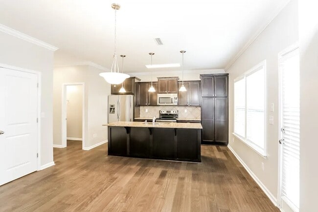 Building Photo - 14231 Lake Crossing Dr