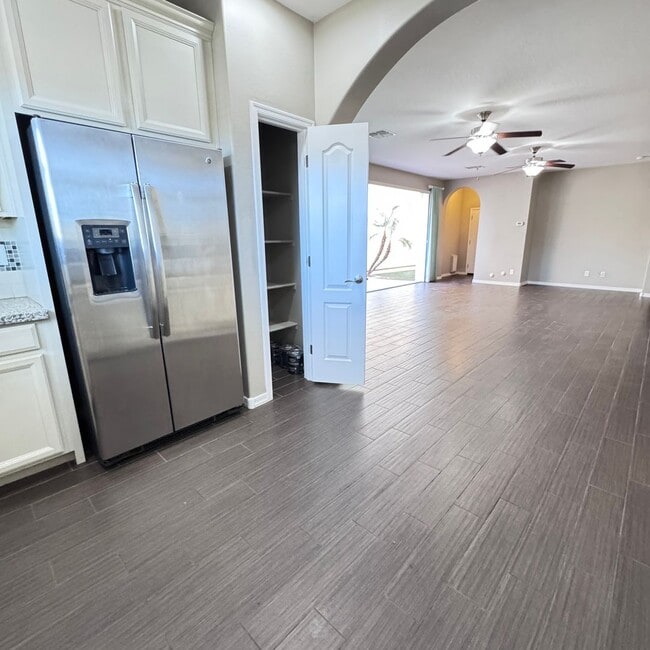 Foto del edificio - 3 bedroom rental in Cooley Station