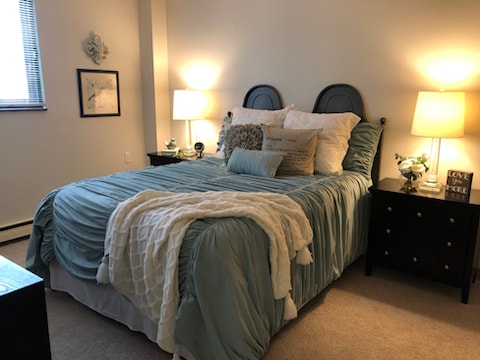 1BR, 1BA - 621SF - The Wellington Senior Living 55+