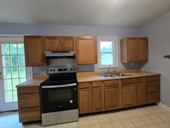 Building Photo - 1645 White Dr