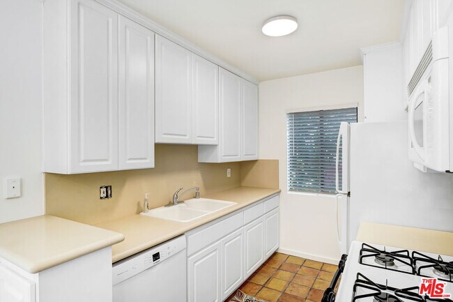 Foto del edificio - 16169 Sunset Blvd