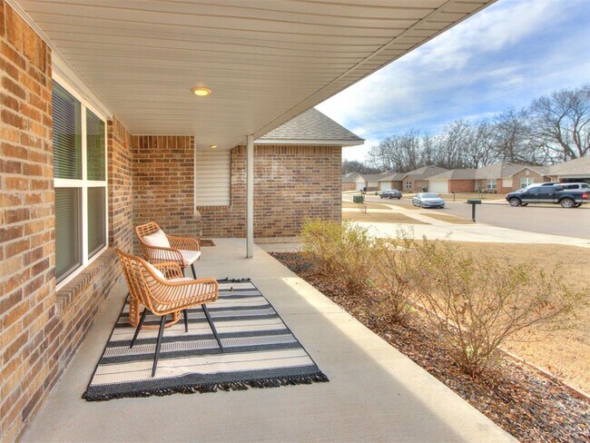 Foto del edificio - 823 Highgarden Cir