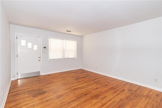 Building Photo - 207 Buchanan Terrace