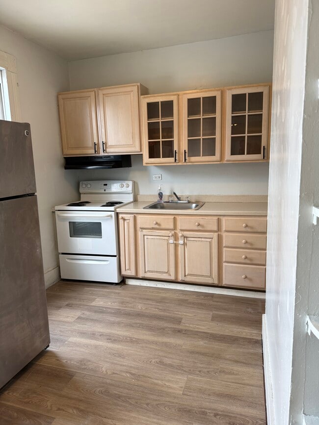 Building Photo - 208 1st St NW