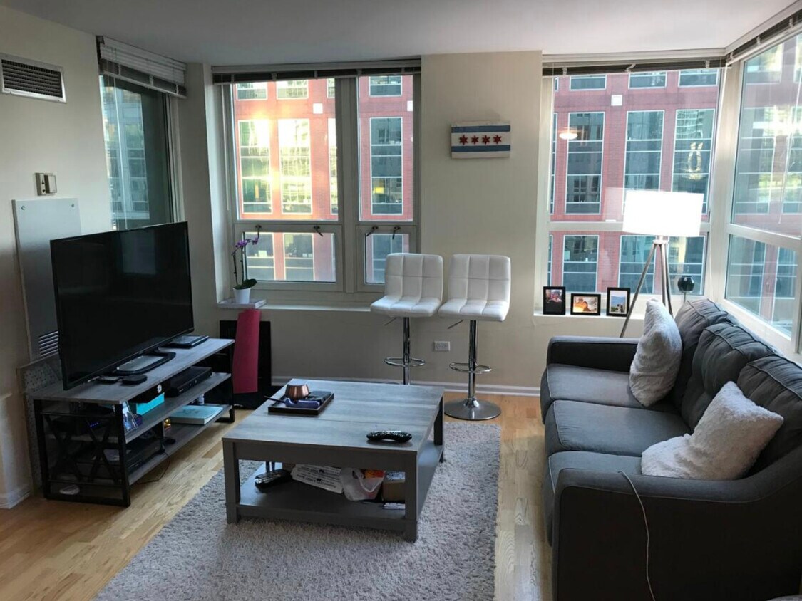 Foto principal - 345 N Lasalle Dr