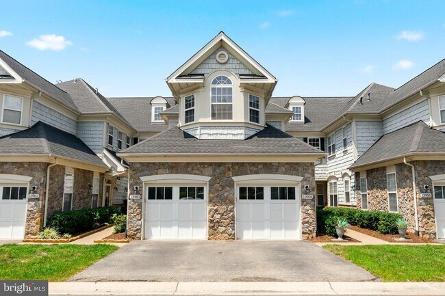 Building Photo - 13960 Greendale Dr
