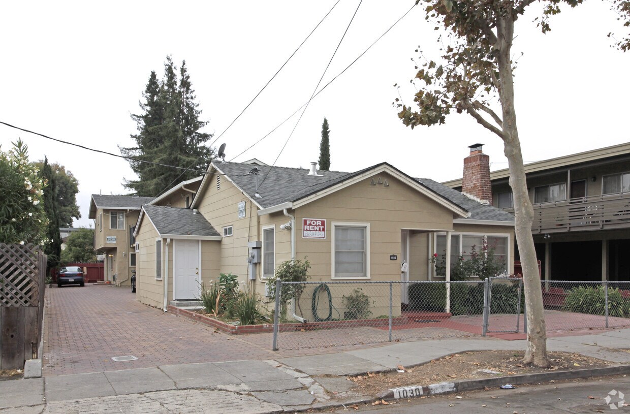 Foto principal - 1030-1032 Adams St