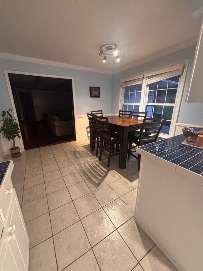Foto del edificio - Spacious 3BR/2.5BA Ranch-Style Home with P...
