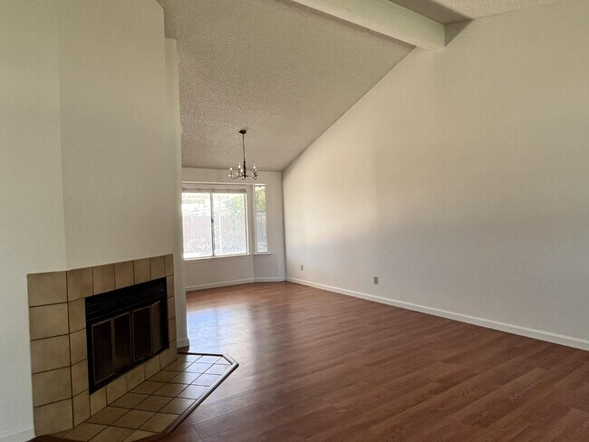 Foto del edificio - 5337 W Richert Ave