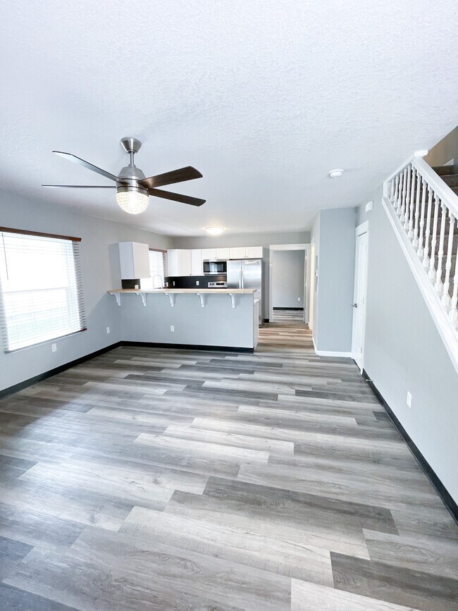Building Photo - Lombard 4 Plex PBJ