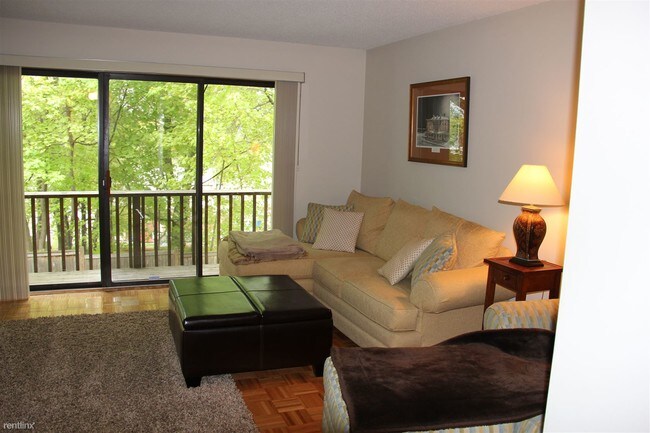 Foto del edificio - 23 Rock Hill Rd