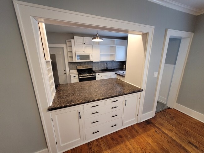 Building Photo - 1319 Prairie Ave