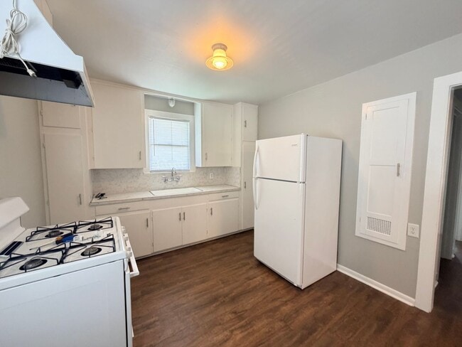 Building Photo - 110 Lantana Ave