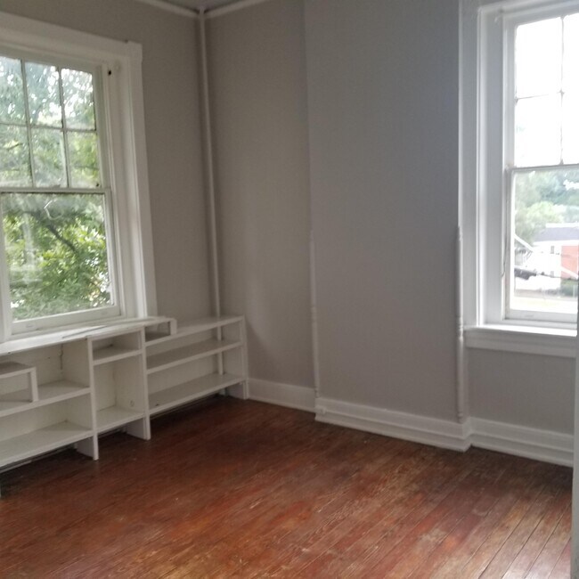 Building Photo - 216 W Roanoke St
