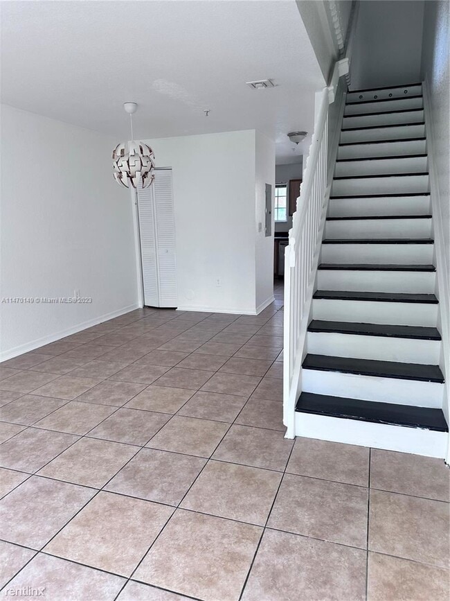 Building Photo - 3 br, 2.5 bath House - 2050 NE 167th St # ...
