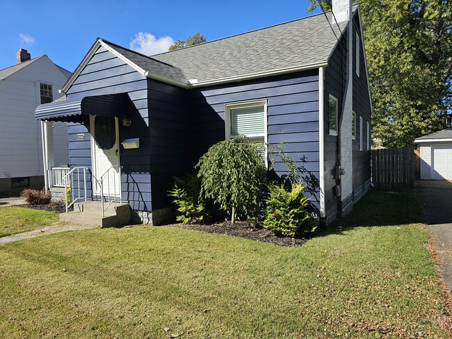 Building Photo - 1740 Fairmount Pky