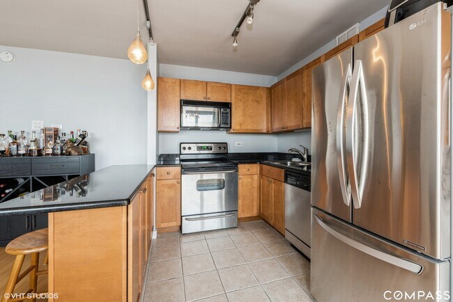 Foto del edificio - 655 W Irving Park Rd