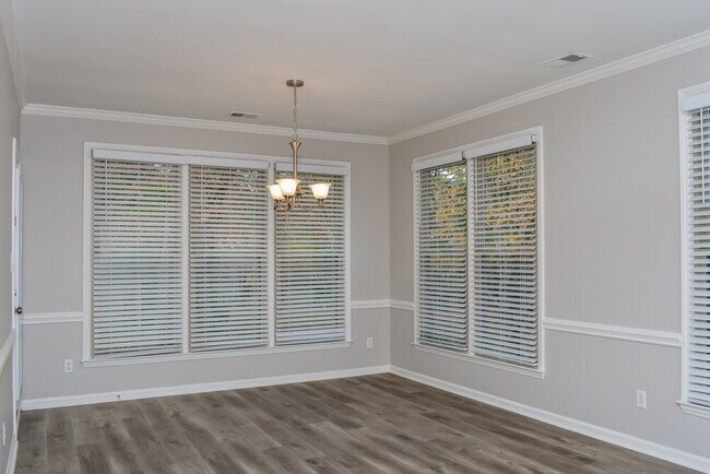 Building Photo - 707 Trailing Rock Dr