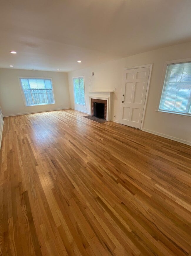 Building Photo - Charming 3 Bed, 1 Bath Home in Menlo Park'...