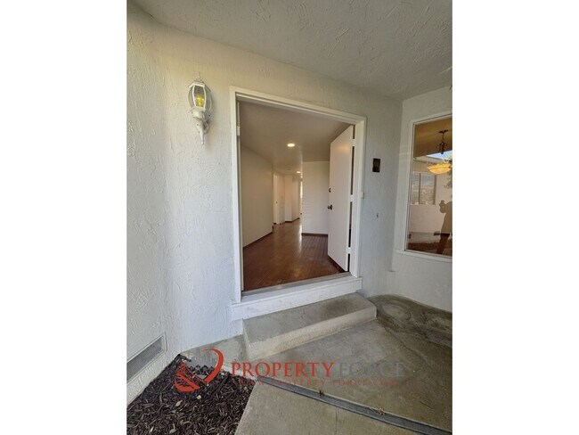 Foto del edificio - Bright Foster City 4Bed 2Bath Home with Hardwood Floors and Private Yard - OFFERED BY PROPERTY FO...