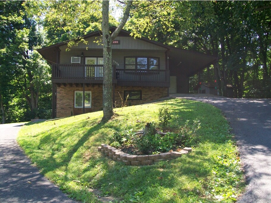 Primary Photo - 3112-3120 Yorktown Rd