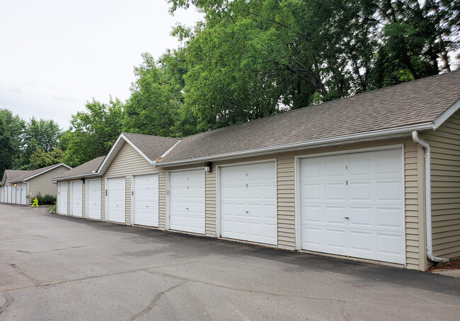 Garages for rent - Oak Hills Manor - Ages 55+