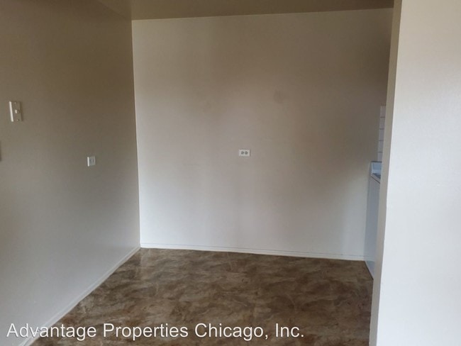 Building Photo - 15301-15312 Kilpatrick Ave