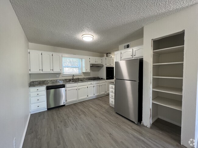 Building Photo - 824 Park View