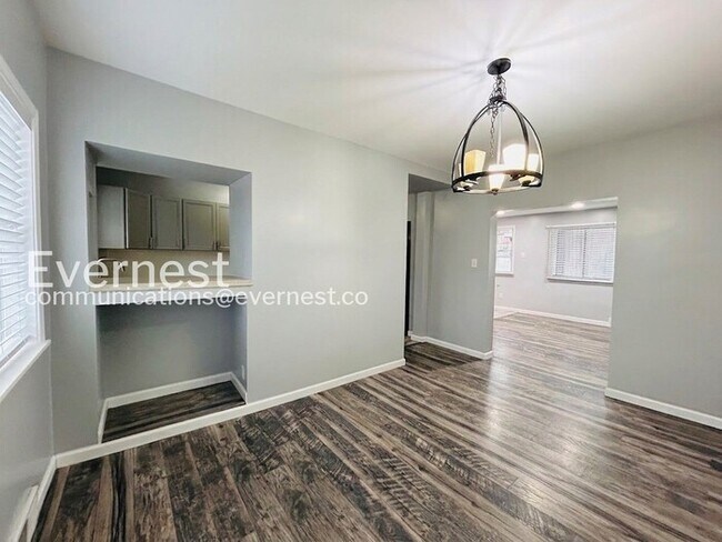 Foto del edificio - 303 Kirk Ave