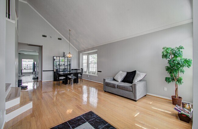 Foto del edificio - 3043 W Hampton Dr