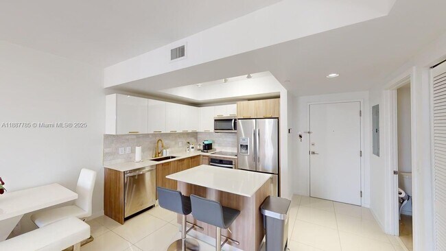Foto del edificio - 5300 Paseo Blvd
