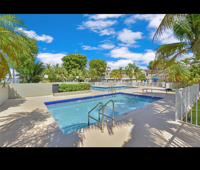 Foto del edificio - 17520 NW 67th Pl