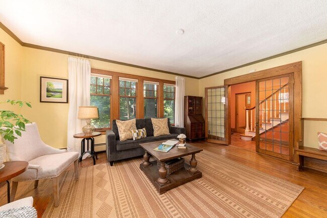 Foto del edificio - Beautiful 3 Bedroom House in Ideal Wauwatosa Location!