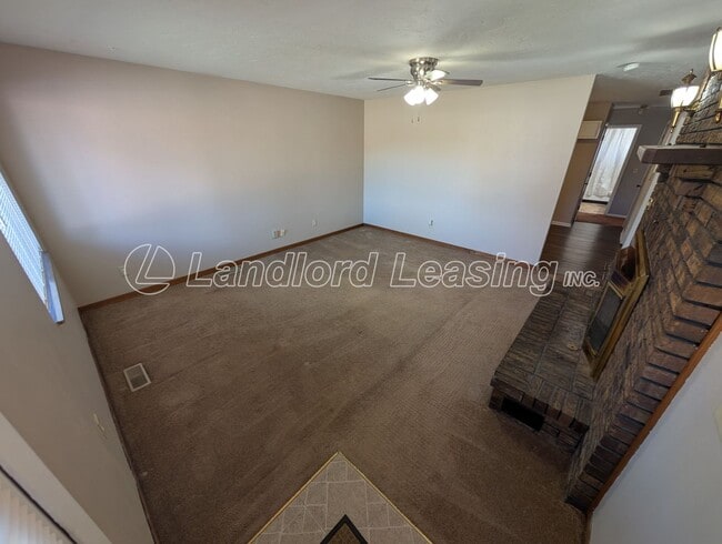 Building Photo - Brick Ranch Duplex with Fireplace, Private...