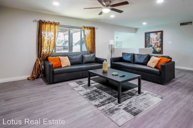 Building Photo - 4 br, 2.5 bath House - 441 E Carson Dr.