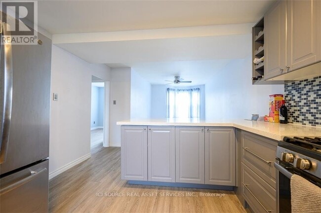 Building Photo - 103 Macaulay St E