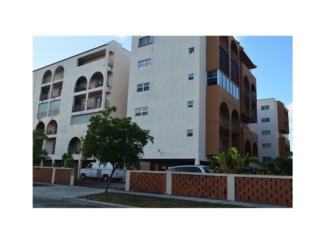 Foto del edificio - Spacious 1 Bed, 1.5 Bath Apartment in Gated Hialeah Community - Available July 2025!