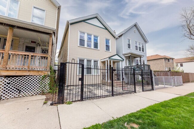 Building Photo - 4510 S Lowe Ave