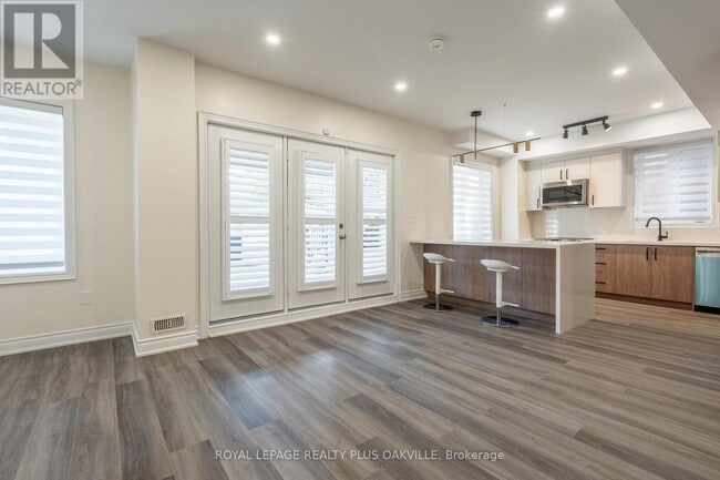 Building Photo - 2339 Awenda Dr