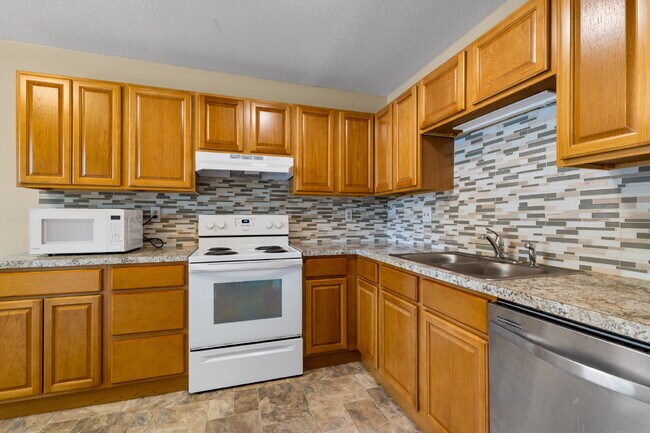 Foto del edificio - $200 Off First Month Updated 2BR Ground Level Condo Minutes for I77 in Rock Hill!